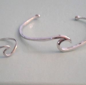 BRAND NEW DIFERENT COLORS WAVE RING/BRACELET SET